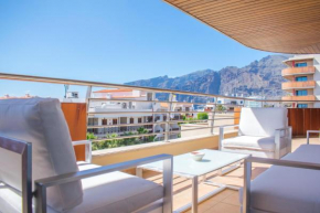 Large terrace with views on the cliffs at Balcon De Los Gigantes, Puerto De Santiago